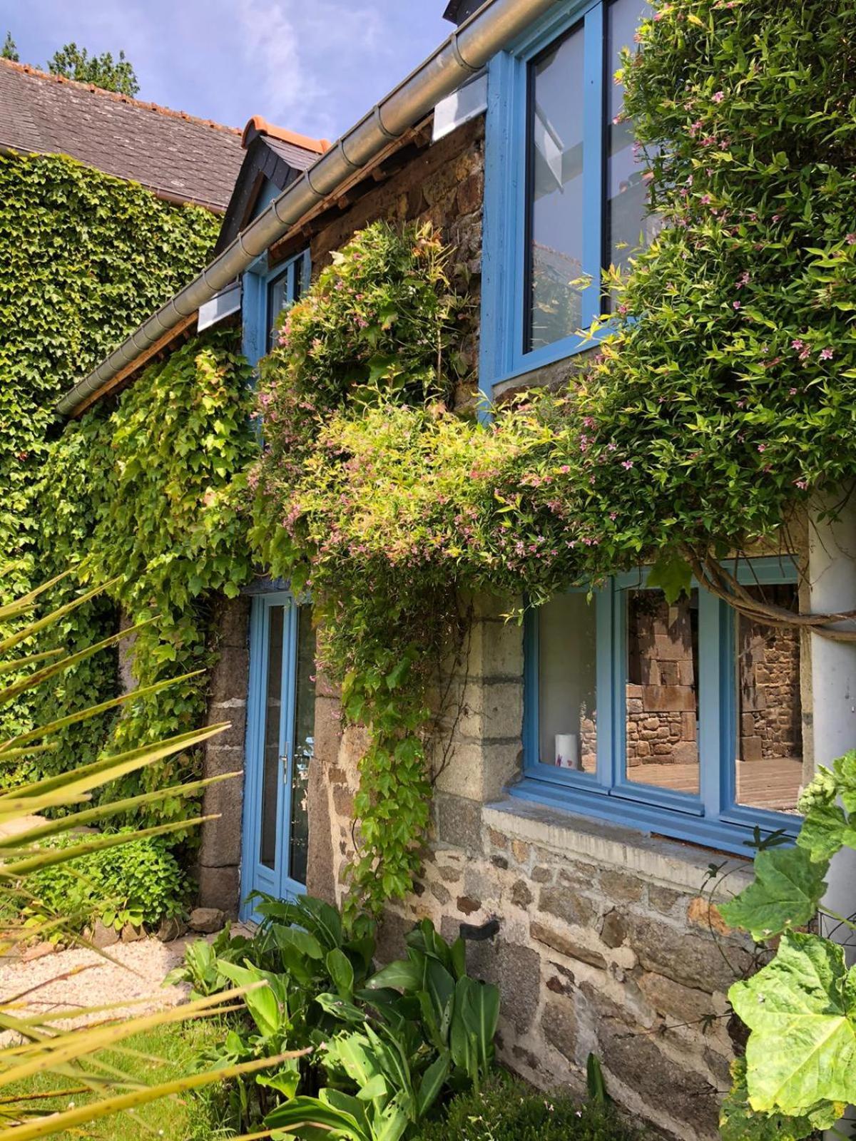 Gites De La Touche Aux Pourvoirs Combourg Exterior foto