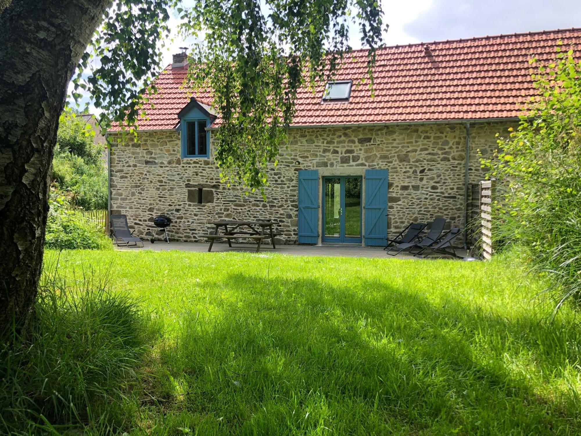 Gites De La Touche Aux Pourvoirs Combourg Exterior foto